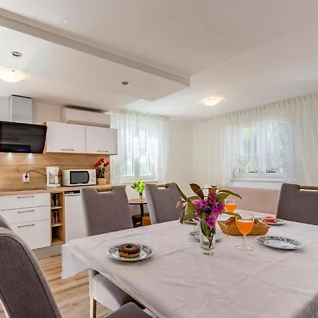 Amazing House With Pool