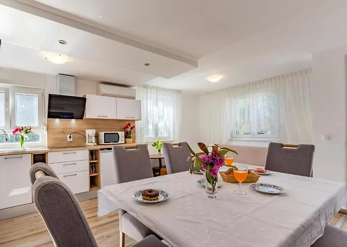 Amazing House With Pool