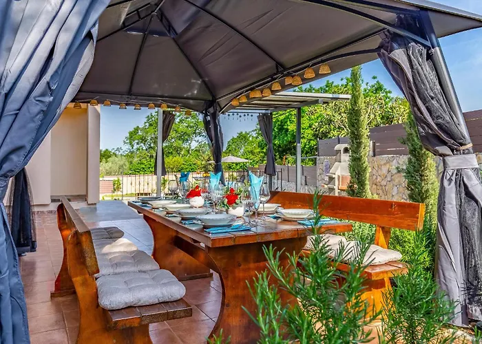 Σπίτι διακοπών Amazing House With Pool Μεντουλίν