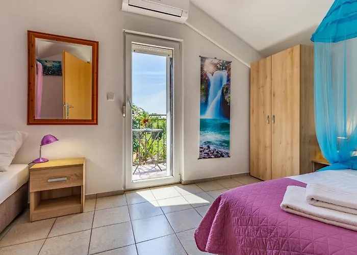 Amazing House With Pool