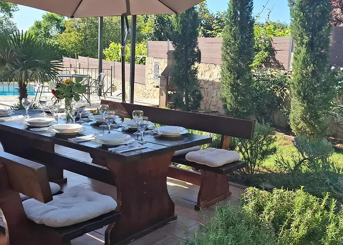 Amazing House With Pool Μεντουλίν