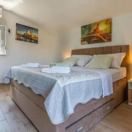 Amazing House With Pool * Medulin