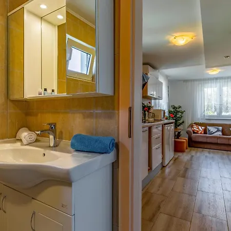 Feriehus Amazing House With Pool