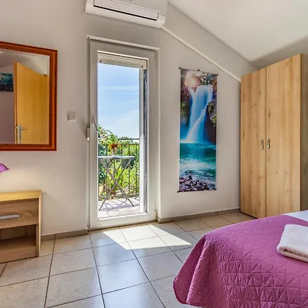 Amazing House With Pool